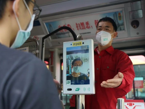 公交車輛乘客測溫預(yù)警解決方案